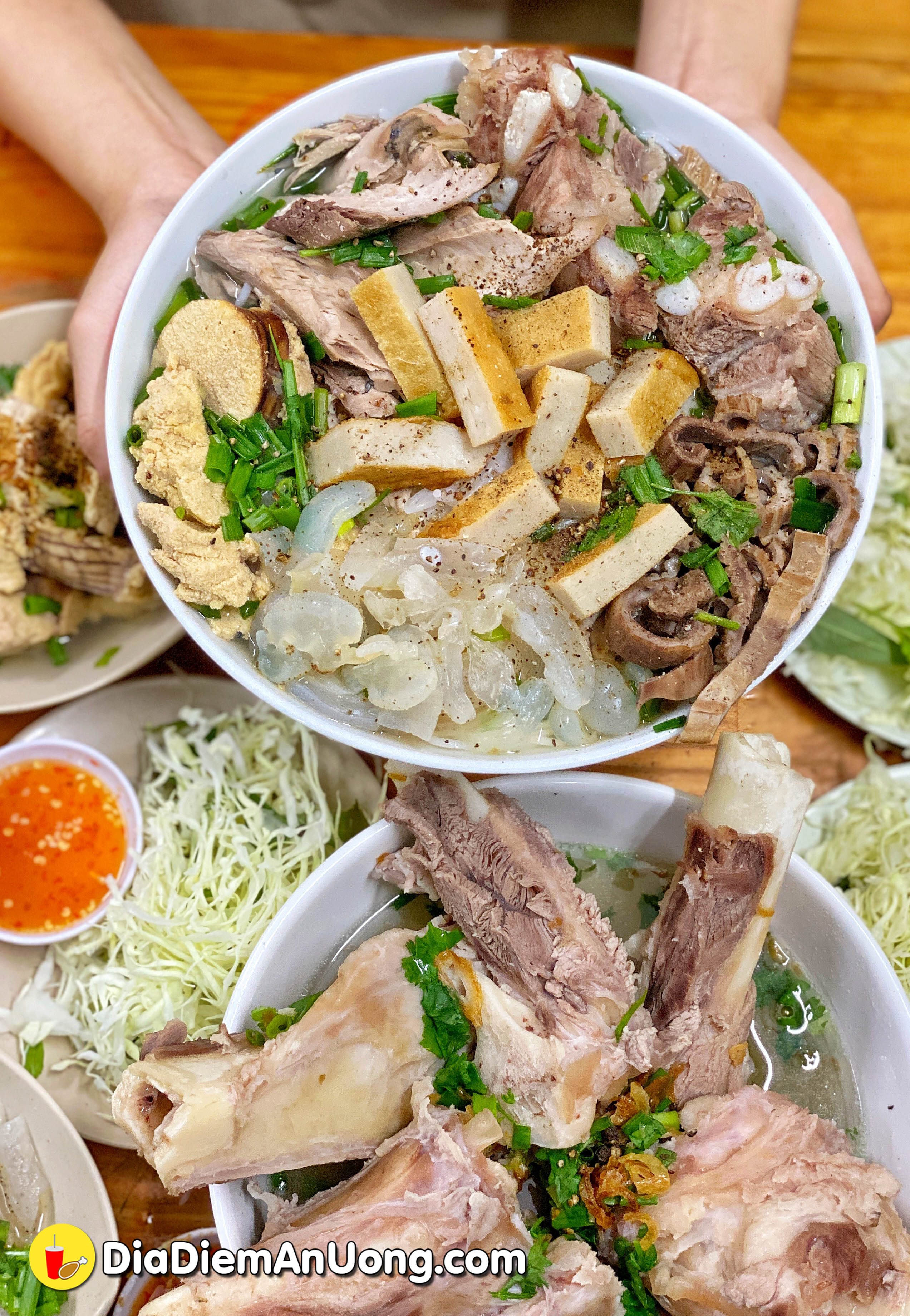 choang vang to bun cha sua nha trang khong lo full topping lan dau xuat hien o ben binh tan - anh 1