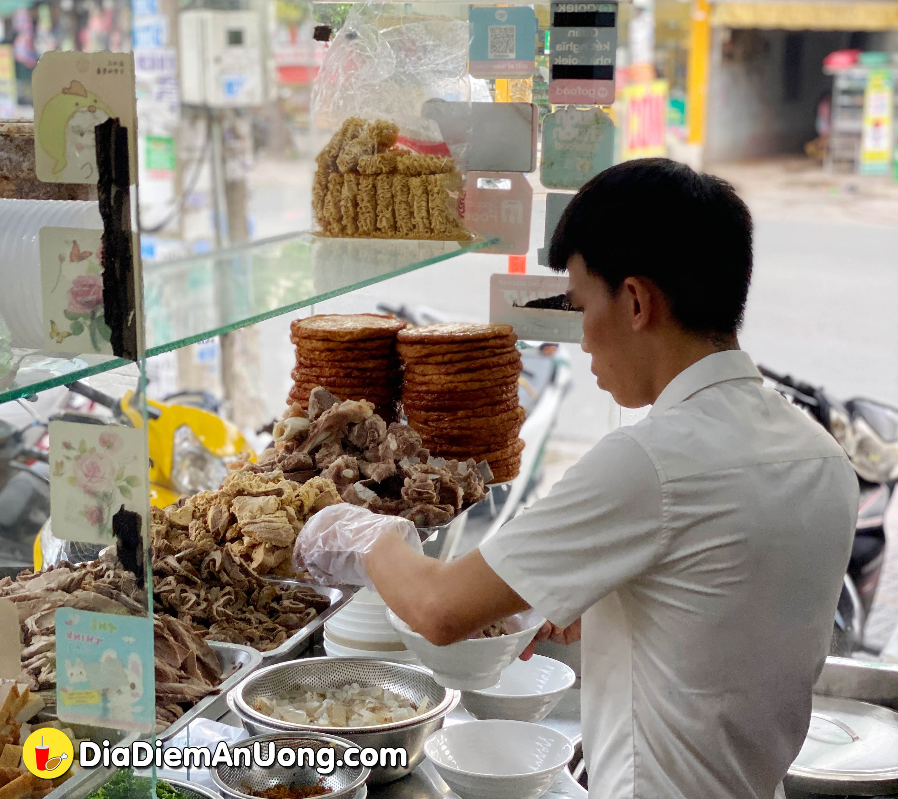 choang vang to bun cha sua nha trang khong lo full topping lan dau xuat hien o ben binh tan - anh 15