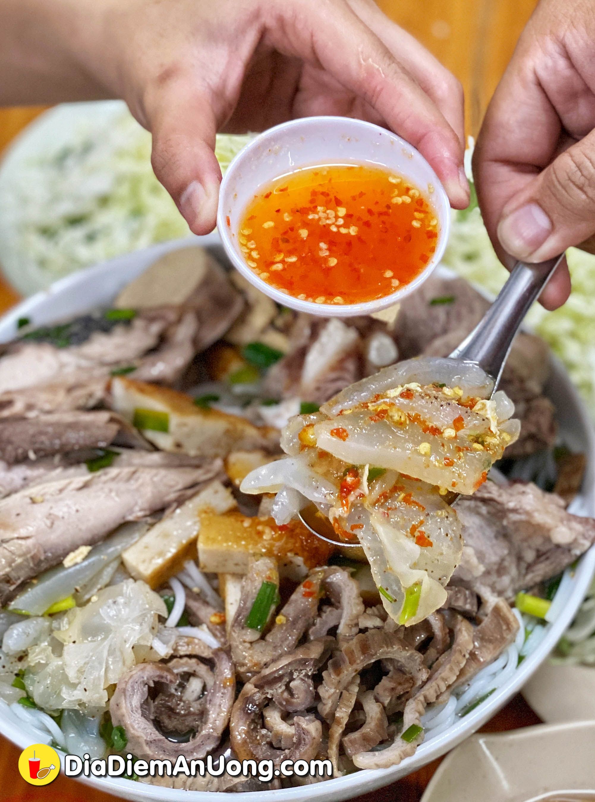 choang vang to bun cha sua nha trang khong lo full topping lan dau xuat hien o ben binh tan - anh 7