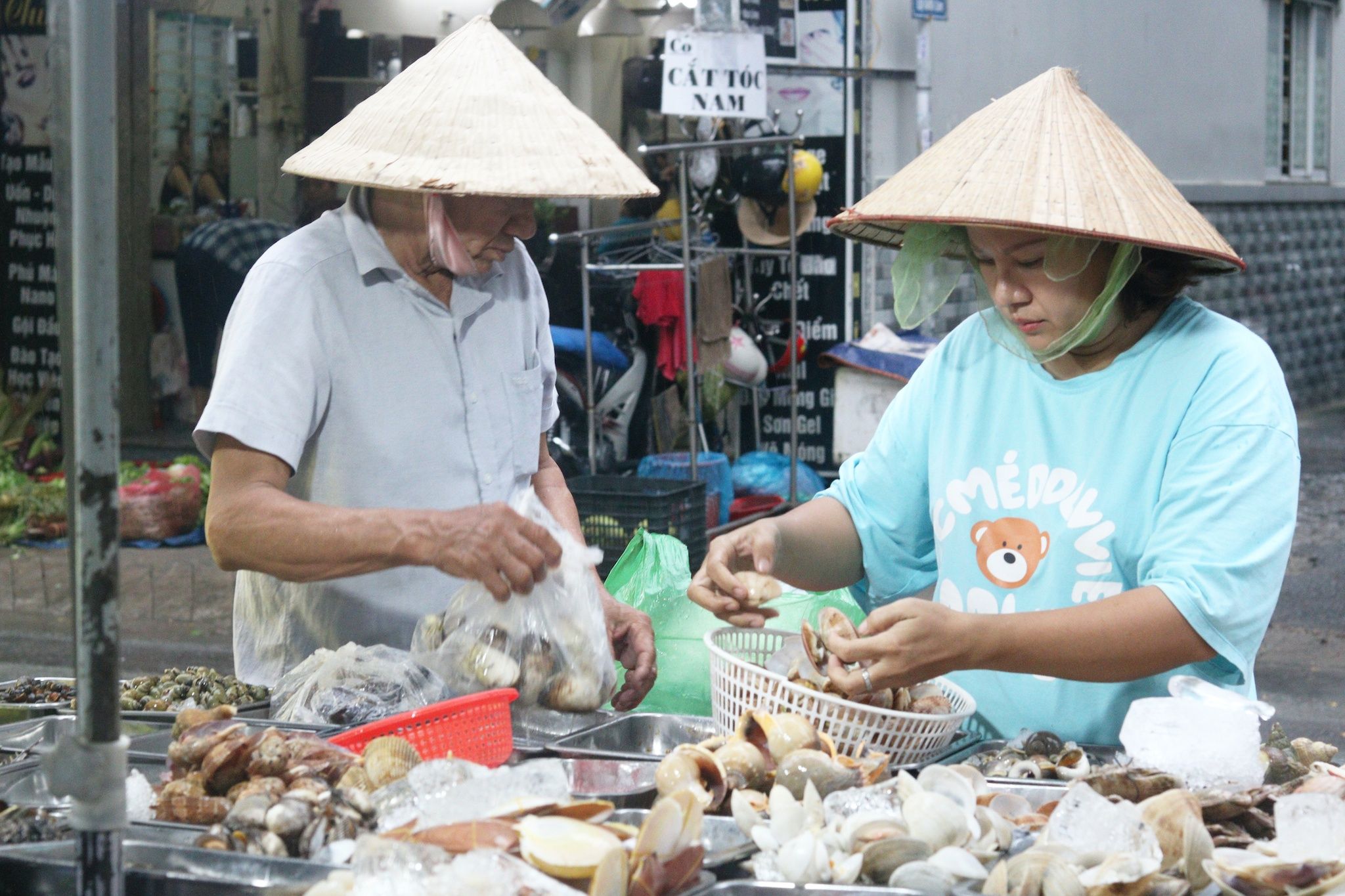 sieu khung hang oc nup hem: menu len den 60 mon, ban xuyen dem - anh 4