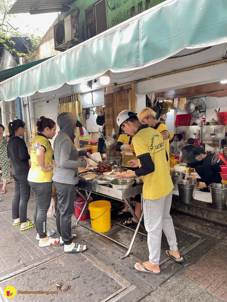 dia com tam suon bi cha cuc nhieu ma con re nhu cho cua ong chu style "cao boi"  - anh 6