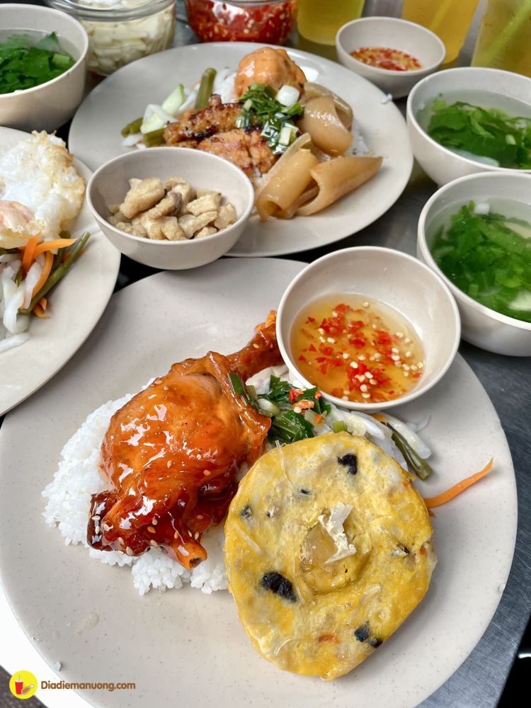 dia com tam suon bi cha cuc nhieu ma con re nhu cho cua ong chu style "cao boi"  - anh 17