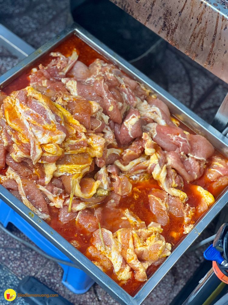 dia com tam suon bi cha cuc nhieu ma con re nhu cho cua ong chu style "cao boi"  - anh 15