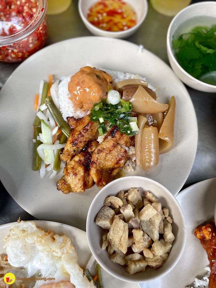 dia com tam suon bi cha cuc nhieu ma con re nhu cho cua ong chu style "cao boi"  - anh 19