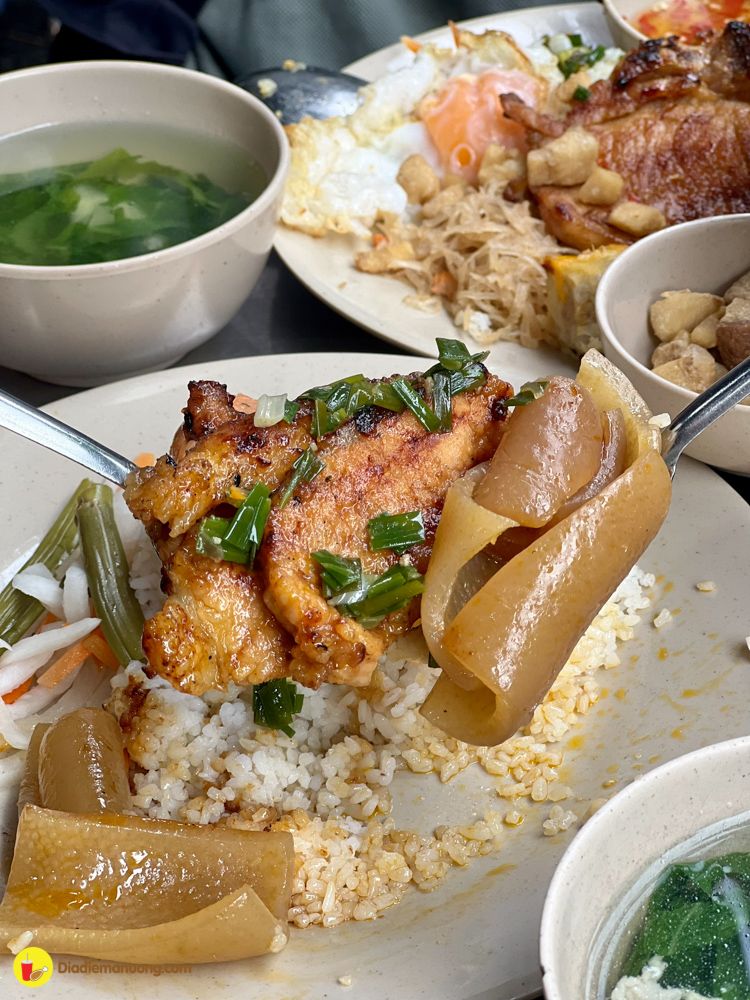 dia com tam suon bi cha cuc nhieu ma con re nhu cho cua ong chu style "cao boi"  - anh 28