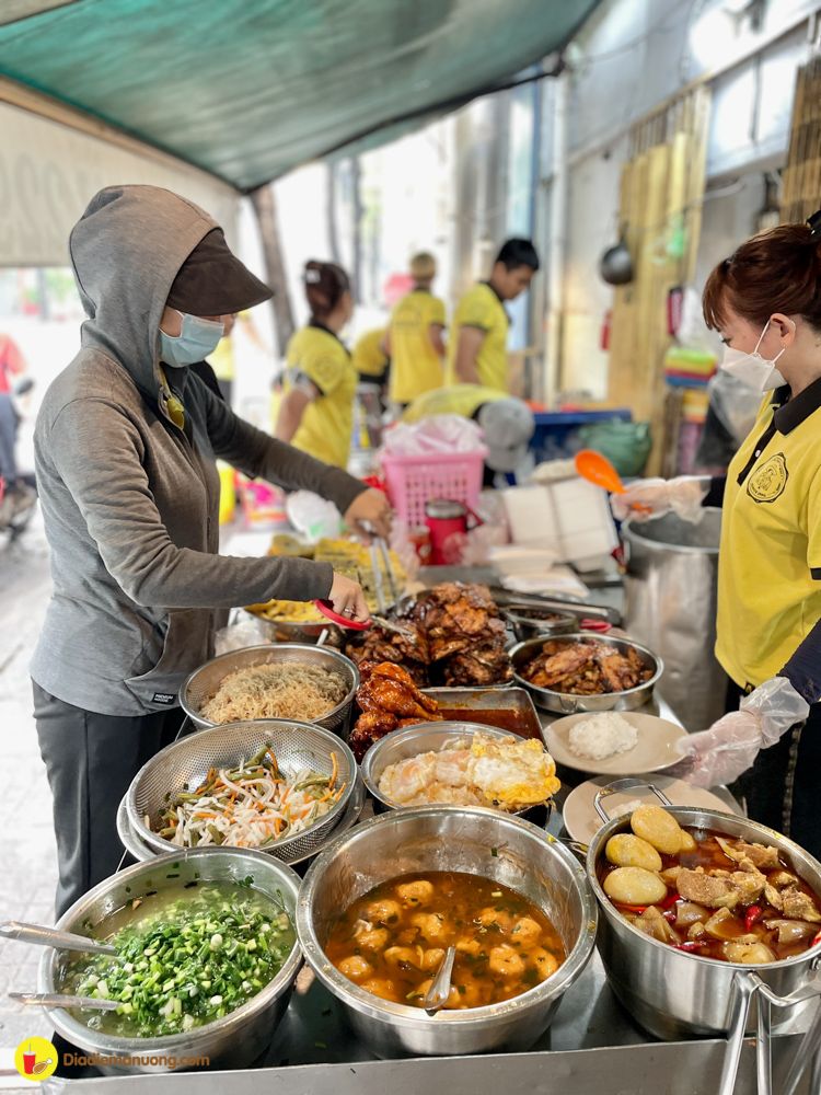 dia com tam suon bi cha cuc nhieu ma con re nhu cho cua ong chu style "cao boi"  - anh 5