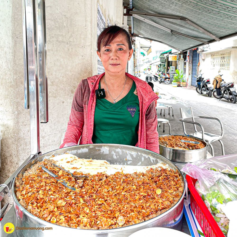 an phai canh gio voi xe banh bot, khoai mon 3 tieng la het sach tai quan 11 - anh 1