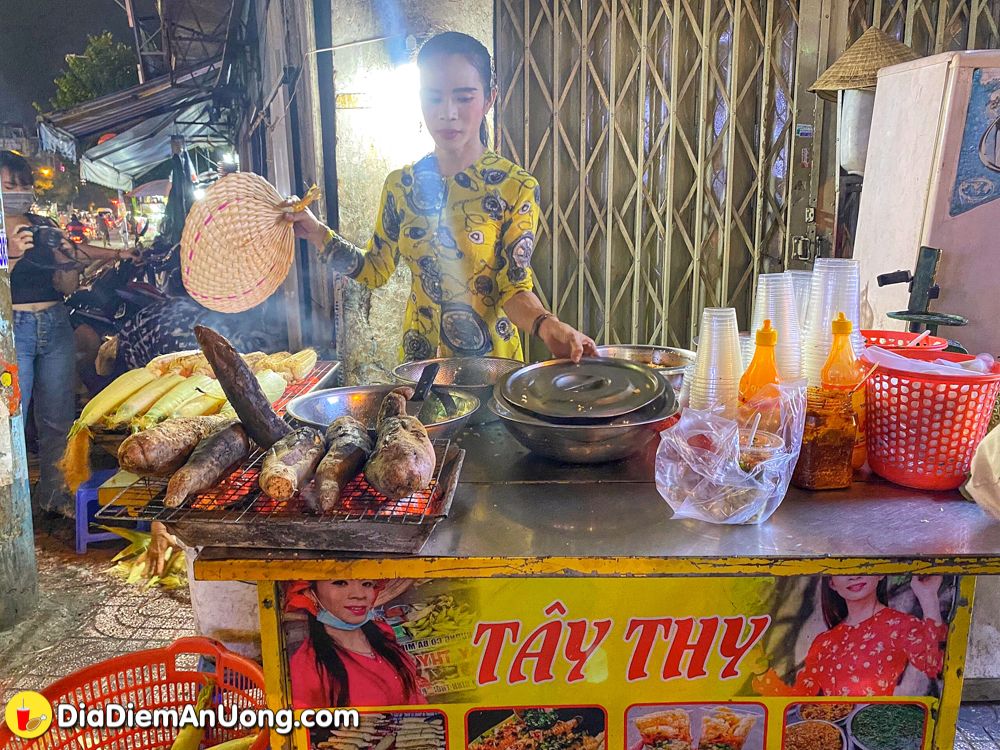 Hiện tượng Youtube - BẮP NƯỚNG TÂY THY bán bắp kiếm tiền làm từ thiện - ảnh 1 hien tuong youtube - bap nuong tay thy ban bap kiem tien lam tu thien - anh 1