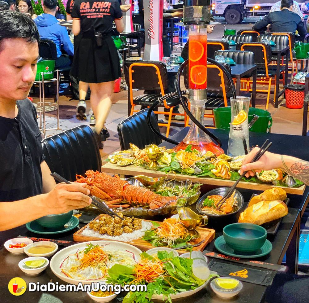 quay vui het nac voi ra khoi seafood & beer moi toanh khu phan xich long - anh 1