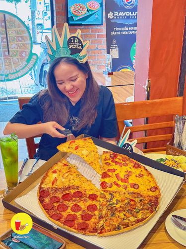 Say HI năm mới 2023 với chiếc pizza size XXXL cực đại - mix 4 nhân phủ ...