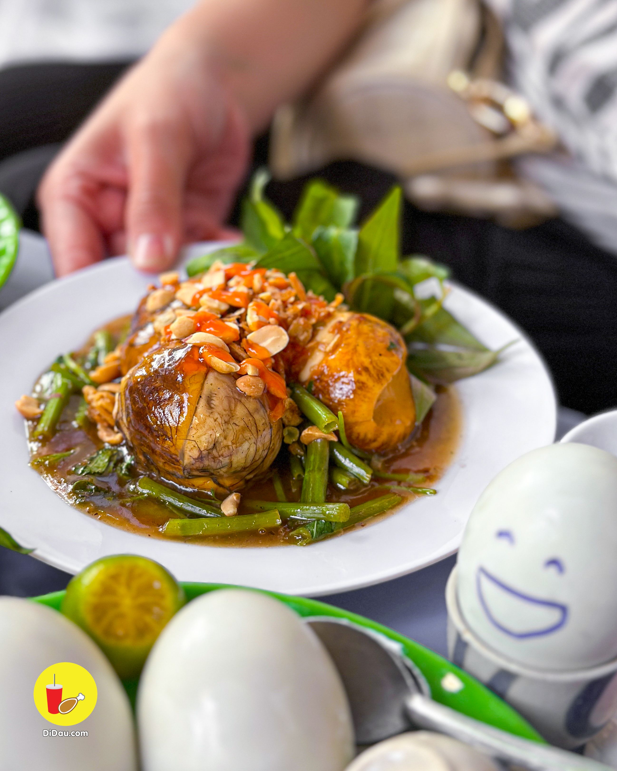 quan hot vit lon moi ngay ban 1000 trung, khach dung xep hang dai - anh 8