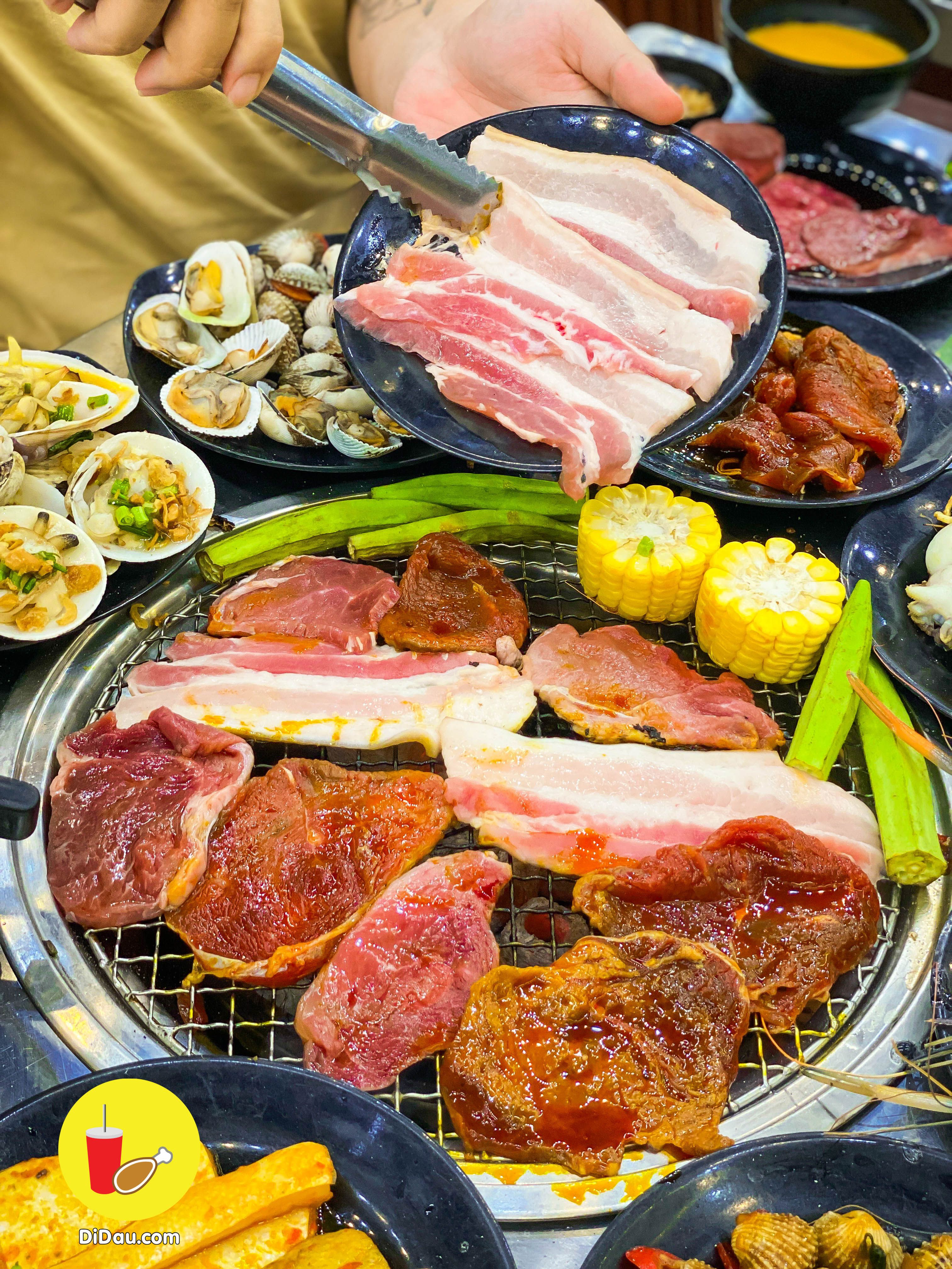 co gi o buffet hai san -thit nuong bbq chi 219k ma dong nghet khach ben luy ban bich - anh 28