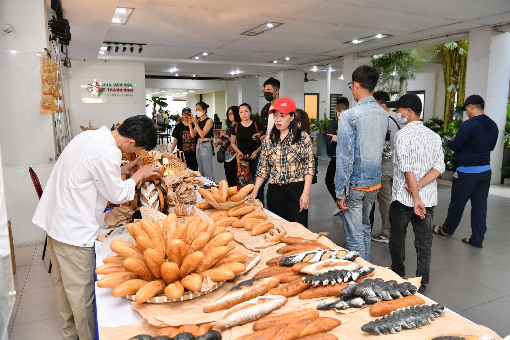 le hoi banh mi quy tu nhieu thuong hieu noi tieng: gian hang banh mi pew pew, abc bakery dong nghet - anh 3