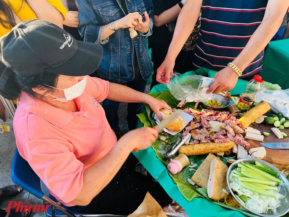 le hoi banh mi quy tu nhieu thuong hieu noi tieng: gian hang banh mi pew pew, abc bakery dong nghet - anh 9