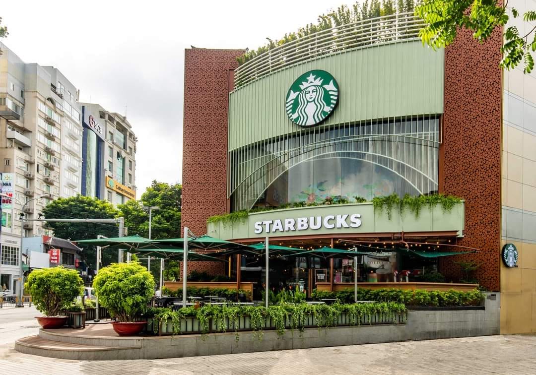 duy nhat hom nay starbucks khuyen mai mua 1 tang 1, hang dai nguoi xep hang nhan ly - anh 5