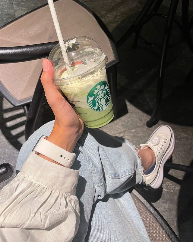 duy nhat hom nay starbucks khuyen mai mua 1 tang 1, hang dai nguoi xep hang nhan ly - anh 4