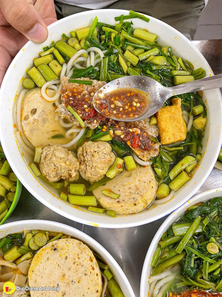 Đi ăn quán Canh Bún Rau Nhút view xe lửa siêu xịn thâm niên hơn 30 năm ...