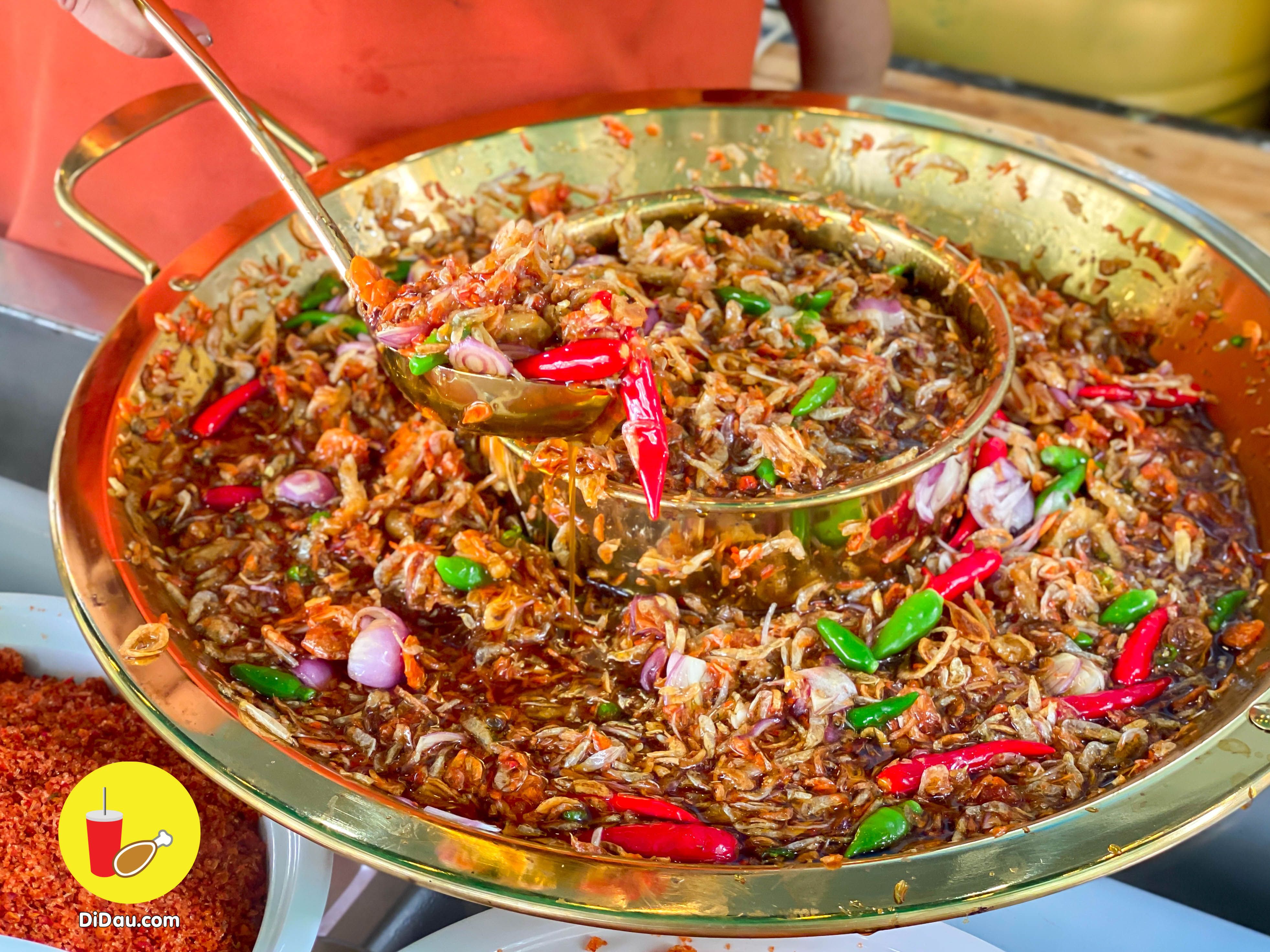 ngon rot nuoc mieng voi hang trai cay cham sot thai doc la nhat sai gon, khach chiu kho xep hang de mua cho bang duoc vi qua hap dan - anh 17