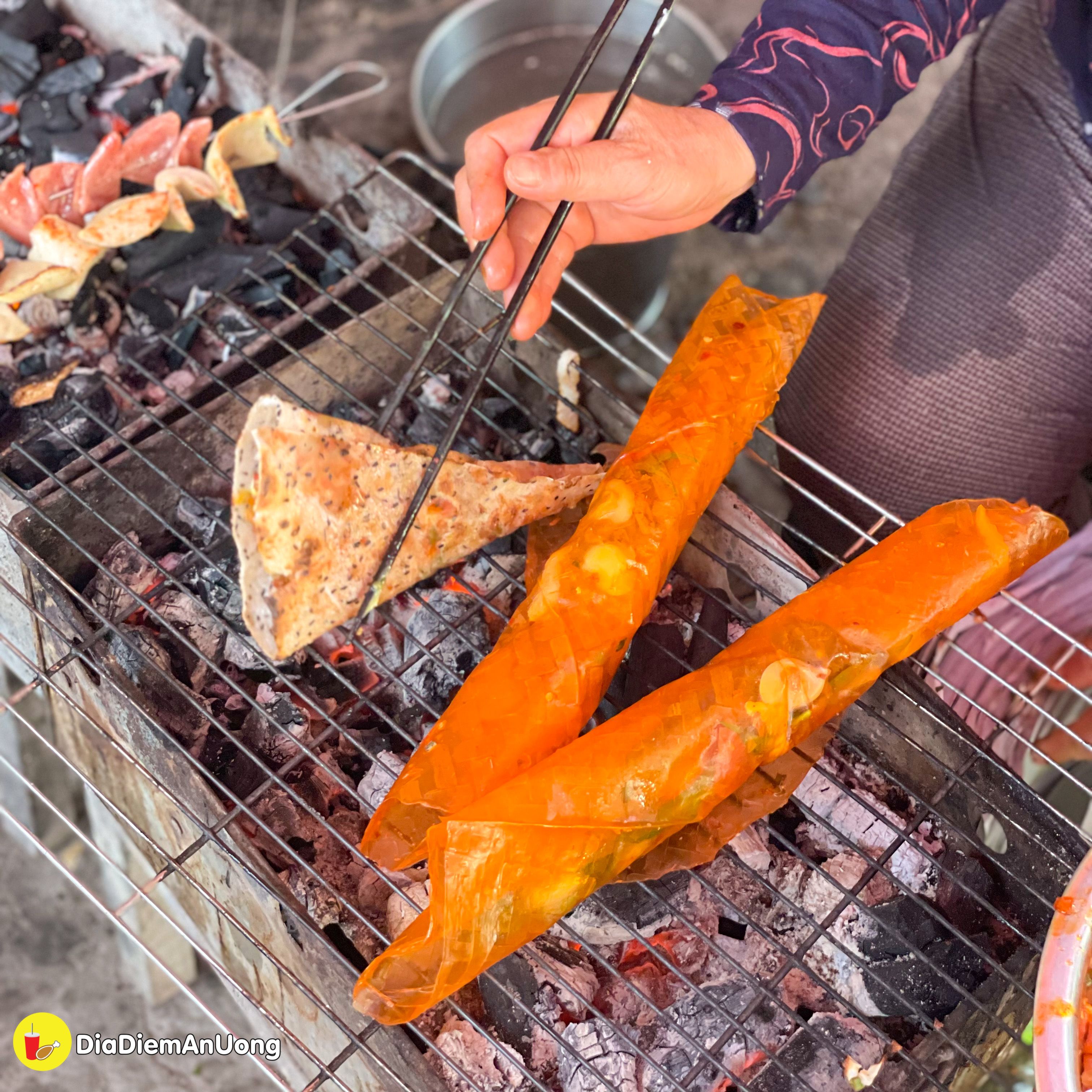 noi tieng trong "gioi an vat" banh trang nuong mam ruoc co le noi tieng phan thiet - anh 11