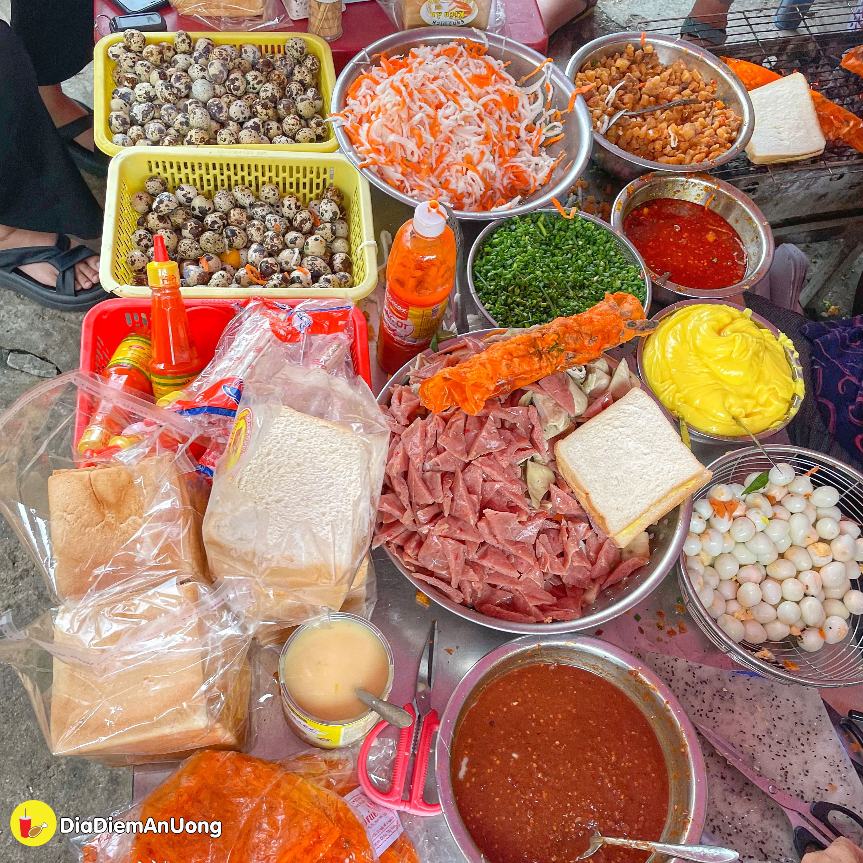 noi tieng trong "gioi an vat" banh trang nuong mam ruoc co le noi tieng phan thiet - anh 2