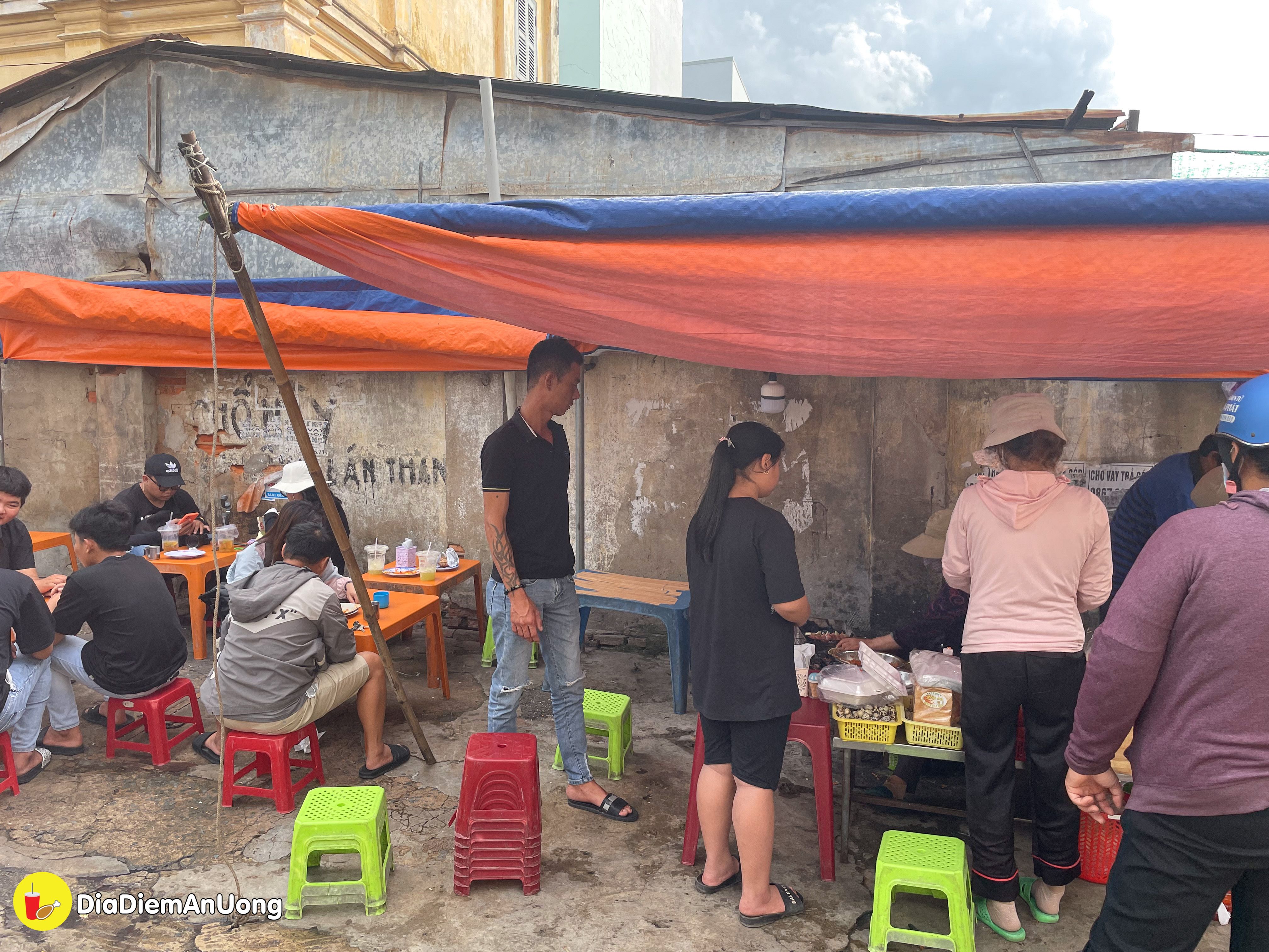 noi tieng trong "gioi an vat" banh trang nuong mam ruoc co le noi tieng phan thiet - anh 16