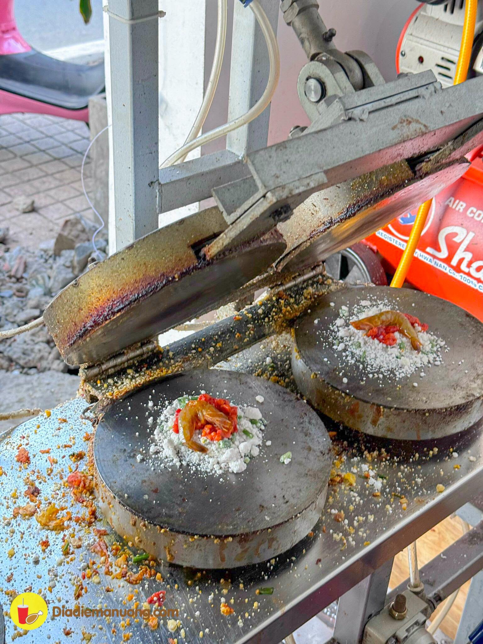 chuan vi goc banh ep hue tom thit an cuc cuon - anh 7