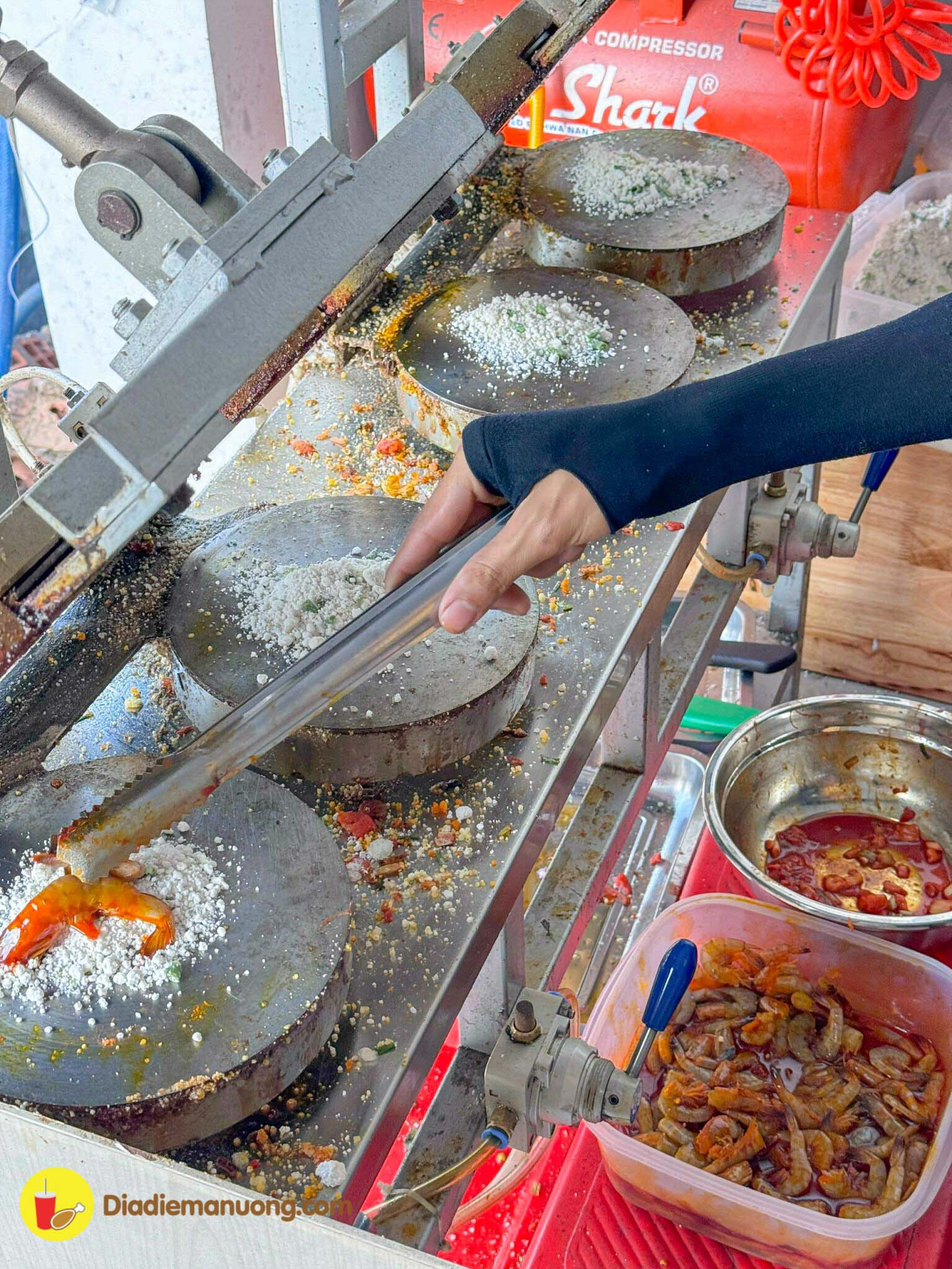 chuan vi goc banh ep hue tom thit an cuc cuon - anh 1