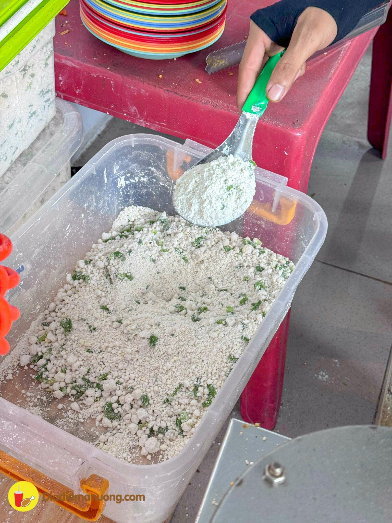 chuan vi goc banh ep hue tom thit an cuc cuon - anh 3