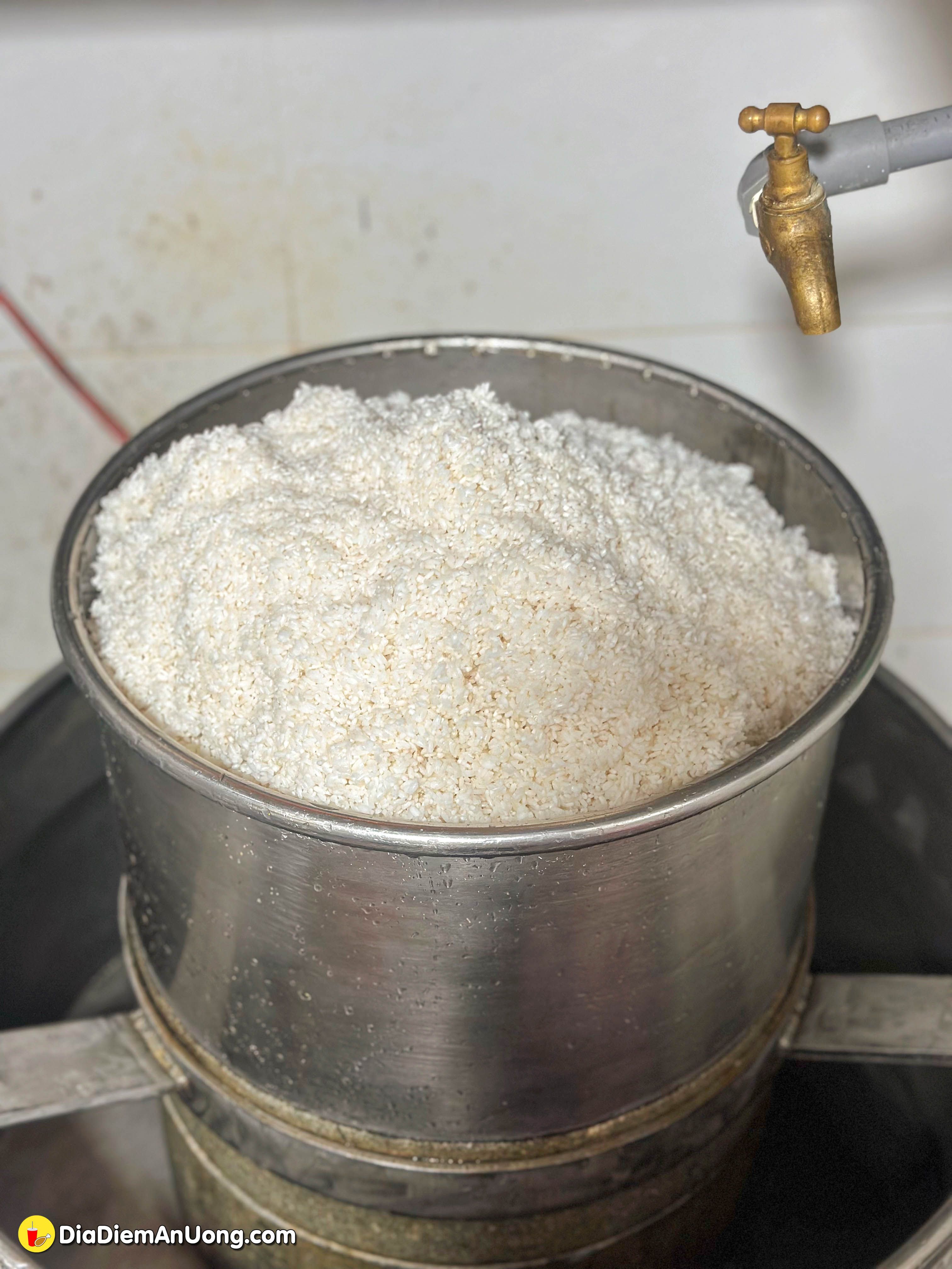 Chủ quán Bánh Tằm Nước Cốt Dừa chia sẻ cách làm SỢI BÁNH TẦM SE TAY gần như thất truyền - ảnh 4 chu quan banh tam nuoc cot dua chia se cach lam soi banh tam se tay gan nhu that truyen - anh 4