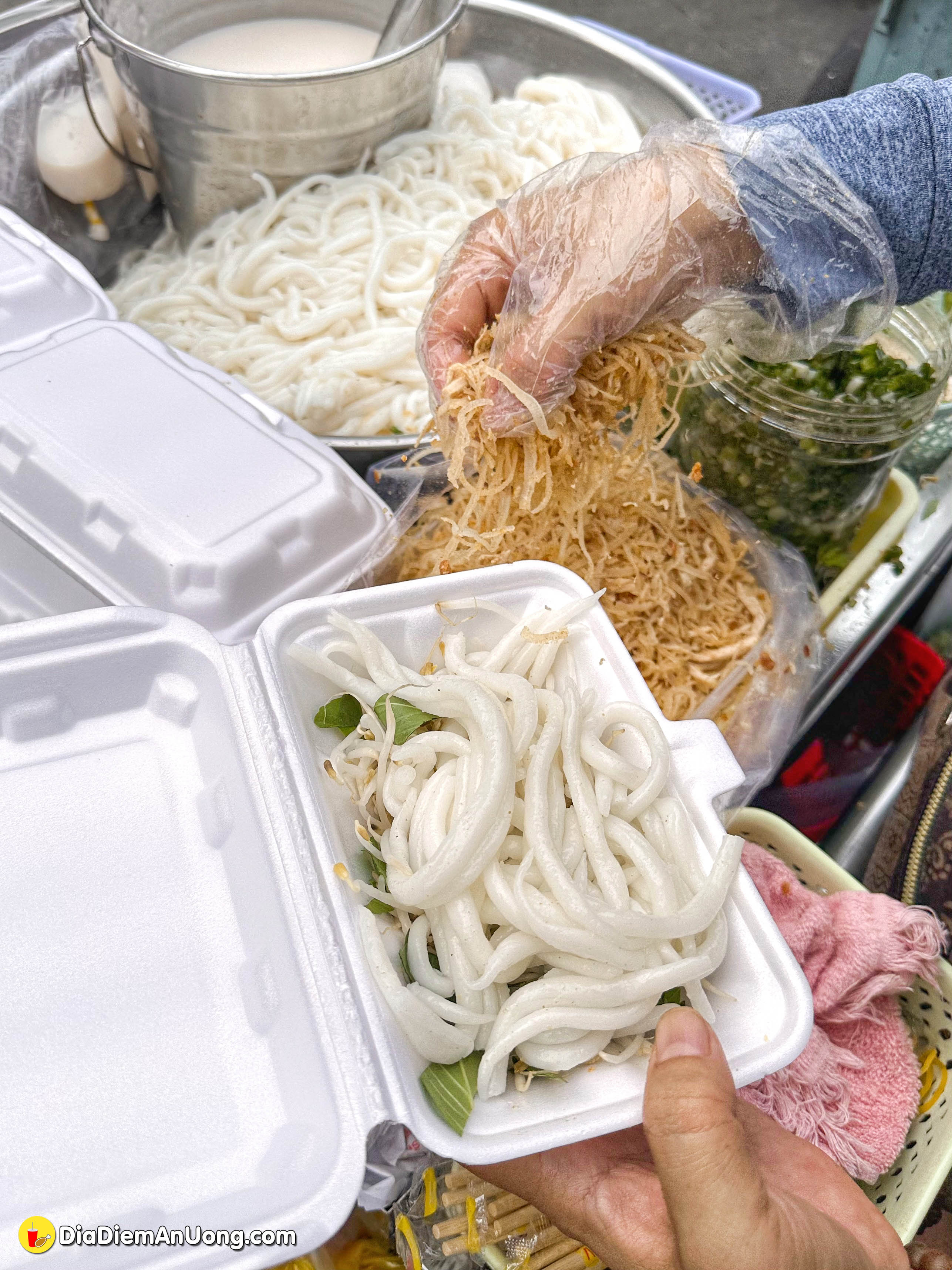 Chủ quán Bánh Tằm Nước Cốt Dừa chia sẻ cách làm SỢI BÁNH TẦM SE TAY gần như thất truyền - ảnh 13 chu quan banh tam nuoc cot dua chia se cach lam soi banh tam se tay gan nhu that truyen - anh 13