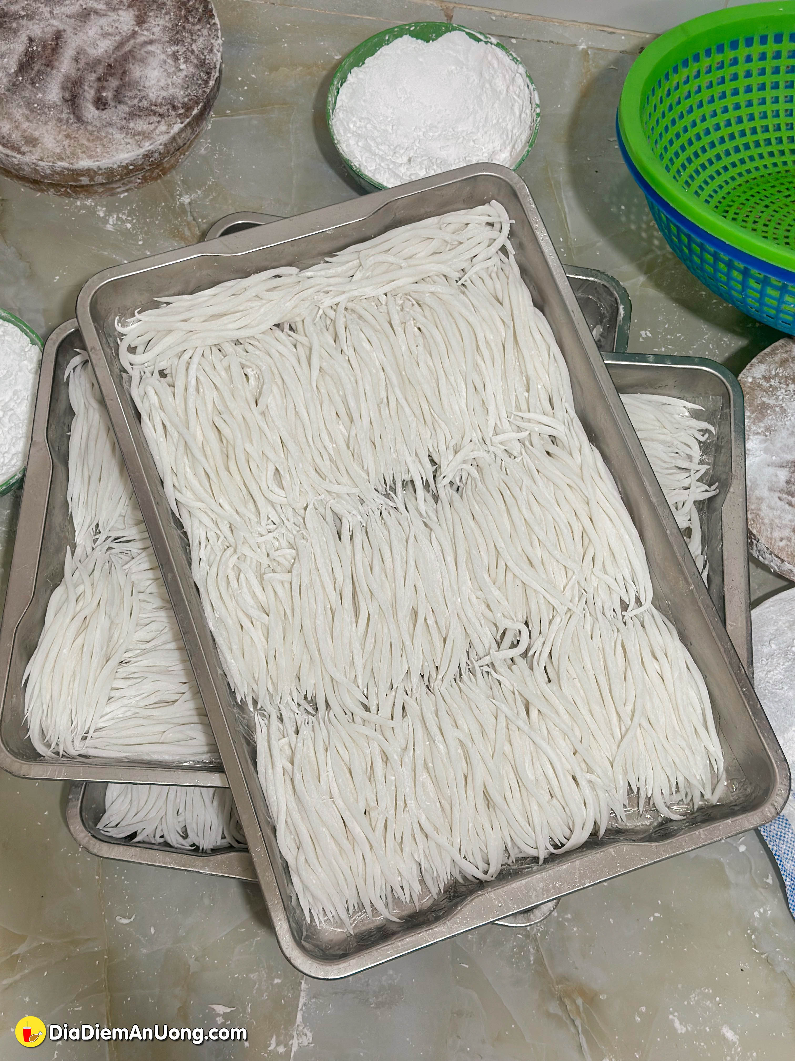 Chủ quán Bánh Tằm Nước Cốt Dừa chia sẻ cách làm SỢI BÁNH TẦM SE TAY gần như thất truyền - ảnh 12 chu quan banh tam nuoc cot dua chia se cach lam soi banh tam se tay gan nhu that truyen - anh 12