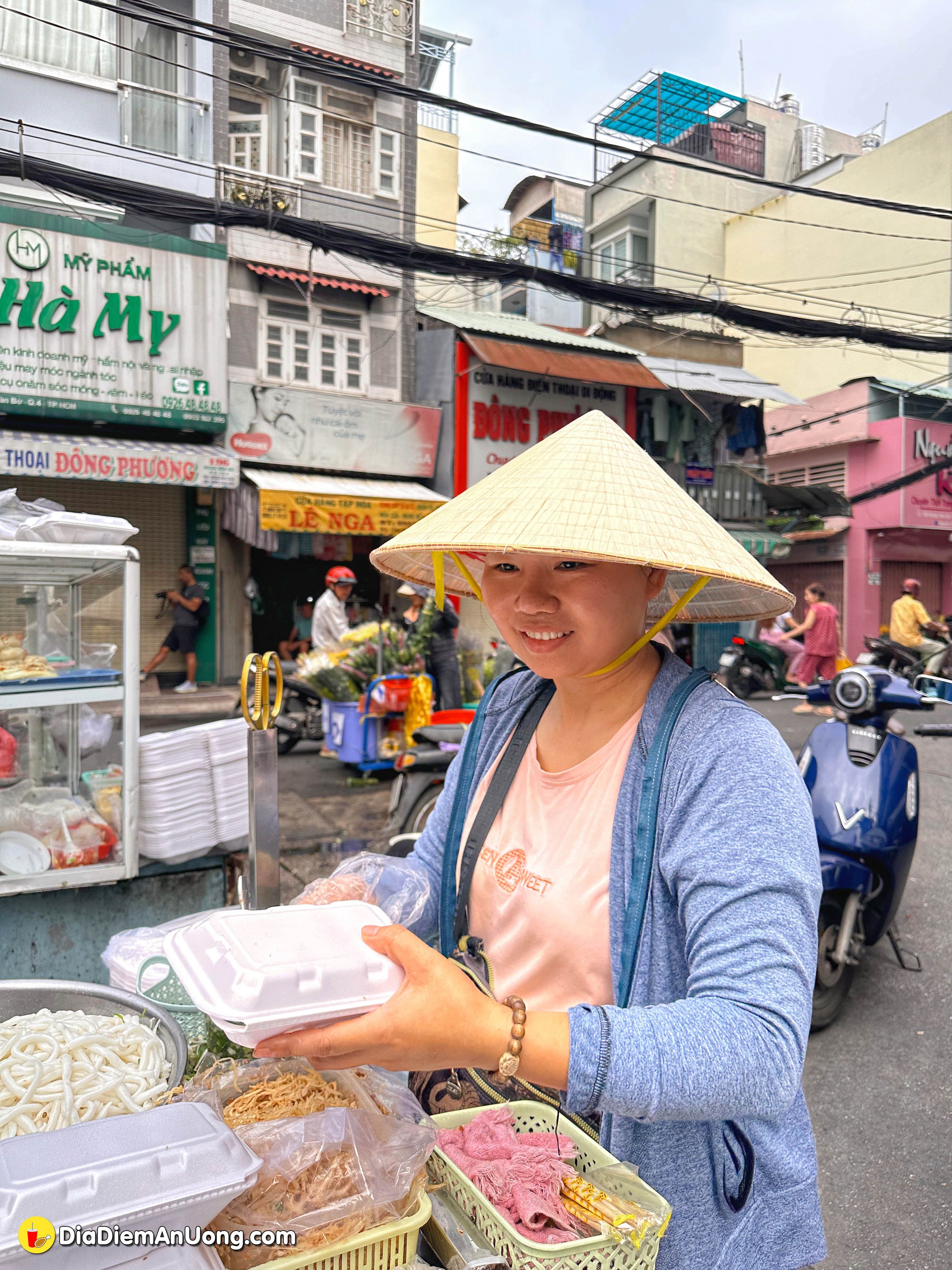 Chủ quán Bánh Tằm Nước Cốt Dừa chia sẻ cách làm SỢI BÁNH TẦM SE TAY gần như thất truyền - ảnh 18 chu quan banh tam nuoc cot dua chia se cach lam soi banh tam se tay gan nhu that truyen - anh 18