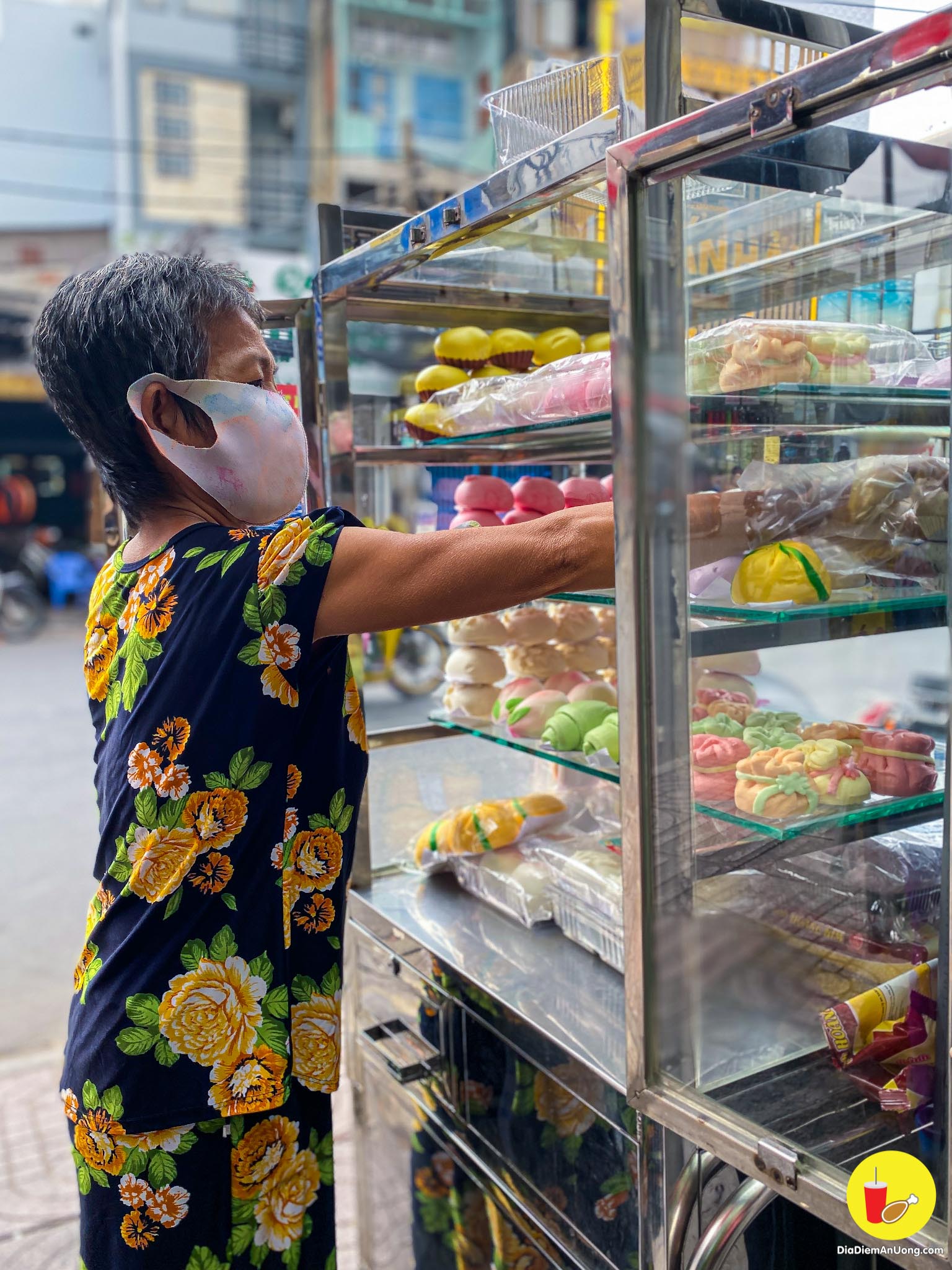 nong bong tay chiu sao thau banh bao tui tien tho phat vua xuat hien nup hem quan 3  - anh 14